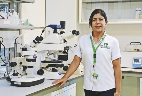 Mgtr. Dilcia Sambrano, gerente de laboratorios y colabora en un proyecto de investigación sobre tuberculosis Mgtr. Dilcia Sambrano, gerente de laboratorios y colabora en un proyecto de investigación sobre tuberculosis