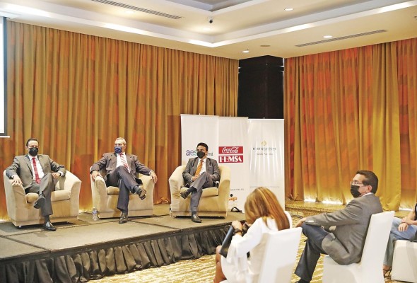 Representantes del Sindicato de Industriales de Panamá (SIP), ayer durante una conferencia de prensa. Representantes del Sindicato de Industriales de Panamá (SIP), ayer durante una conferencia de prensa.