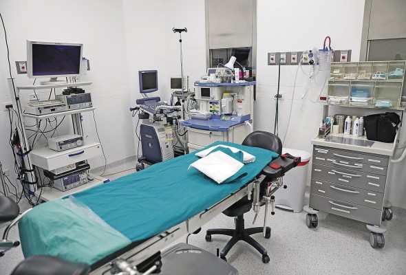 En la sala de procesos quirúrgicos se realiza la extracción de los óvulos, procedimiento que dura de 15 a 20 minutos. En la sala de procesos quirúrgicos se realiza la extracción de los óvulos, procedimiento que dura de 15 a 20 minutos.