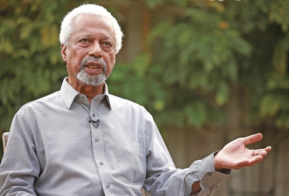 El ganador del Nobel de Literatura, Abdulrazak Gurnah, por su penetración intransigente y compasiva de los efectos del colonialismo. El ganador del Nobel de Literatura, Abdulrazak Gurnah, por su penetración intransigente y compasiva de los efectos del colonialismo.
