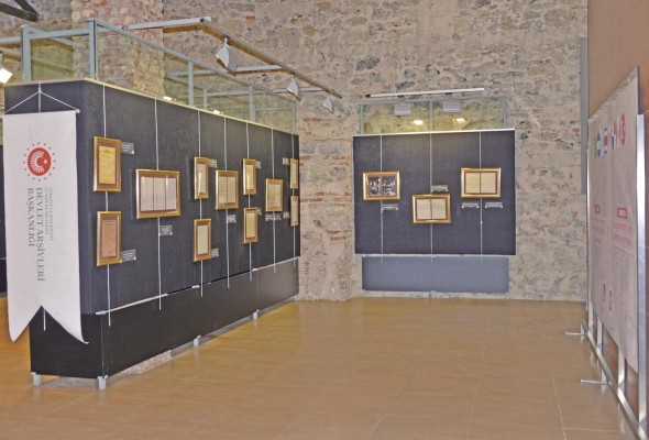 Exposición en la Galería de Arte del Palacio Dolmabahçe. Exposición en la Galería de Arte del Palacio Dolmabahçe.
