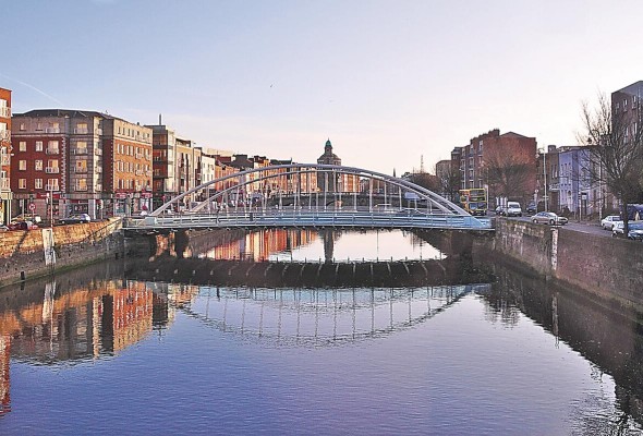 Irlanda es uno de los países recomendados para estudiar una carrera universitaria. Irlanda es uno de los países recomendados para estudiar una carrera universitaria.