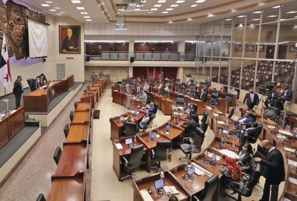 El proyecto de ley objetado, será discutido este jueves en tercer debate. El pleno también aprobó sesionar este viernes desde las 9:30 de la mañana. El proyecto de ley objetado, será discutido este jueves en tercer debate. El pleno también aprobó sesionar este viernes desde las 9:30 de la mañana.