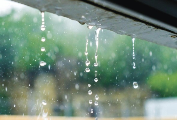 Los SUDS utilizan el almacenamiento y/o la infiltración para controlar la escorrentía que se produce durante lluvias intensas. Los SUDS utilizan el almacenamiento y/o la infiltración para controlar la escorrentía que se produce durante lluvias intensas.