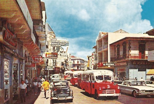 Avenida Central de la ciudad de Panamá antes de la peatonalización. Avenida Central de la ciudad de Panamá antes de la peatonalización.