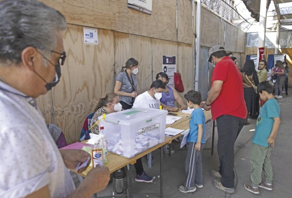 Unos 15 millones de chilenos estaban habilitados para votar Unos 15 millones de chilenos estaban habilitados para votar