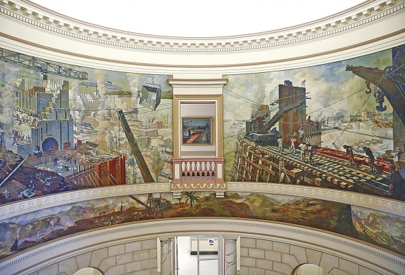 El edificio custodia un excepcional ejemplo de arte mural, que representa una de las obras de ingeniería más importantes del siglo XX. El edificio custodia un excepcional ejemplo de arte mural, que representa una de las obras de ingeniería más importantes del siglo XX.