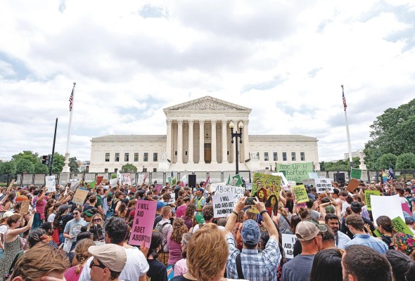 Manifestación frente a la Coste Suprema de Estados Unidos por la revocatoria de la sentencia Roe vs Wade, que termina con el derecho constitucional al aborto Manifestación frente a la Coste Suprema de Estados Unidos por la revocatoria de la sentencia Roe vs Wade, que termina con el derecho constitucional al aborto