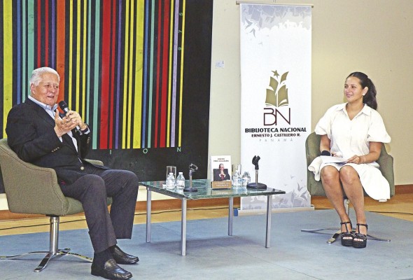 El exmandatario durante el conversatorio con su nieta Dora María Saldaña Pérez Balladares. El exmandatario durante el conversatorio con su nieta Dora María Saldaña Pérez Balladares.