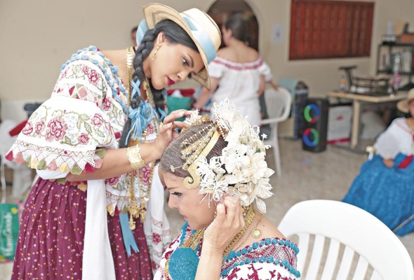 El arte de empollerarse, tradición que llevan con orgullo las panameñas El arte de empollerarse, tradición que llevan con orgullo las panameñas