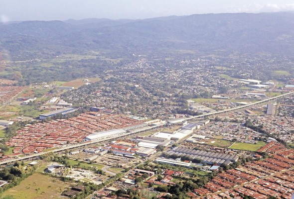 El área de las subcuencas de los ríos Tapia y Tocumen ha sido progresivamente incorporada al desarrollo urbano y de actividades económicas, pasando de una zona marginada de asentamientos informales a un centro de actividad económica. El área de las subcuencas de los ríos Tapia y Tocumen ha sido progresivamente incorporada al desarrollo urbano y de actividades económicas, pasando de una zona marginada de asentamientos informales a un centro de actividad económica.