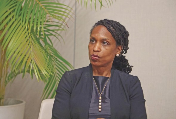 La subsecretaria adjunta del Departamento de Estado de EE.UU., Maxine Burkett, durante la entrevista con “La Decana”. La subsecretaria adjunta del Departamento de Estado de EE.UU., Maxine Burkett, durante la entrevista con “La Decana”.