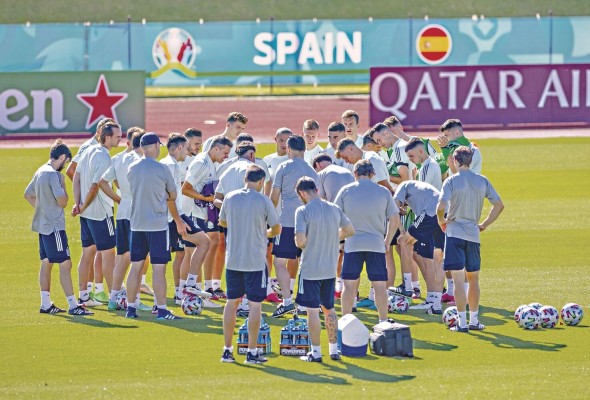 Entrenamiento de la selección española de fútbol, este lunes, en la Ciudad del Fútbol de Las Rozas, Madrid. España se enfrenta hoy a Italia en las semifinales de la Eurocopa 2020. Entrenamiento de la selección española de fútbol, este lunes, en la Ciudad del Fútbol de Las Rozas, Madrid. España se enfrenta hoy a Italia en las semifinales de la Eurocopa 2020.