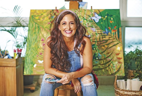 Sandra Álvarez pinta desde temprana edad y en 2010 creó la fundación llamada Tortuguías. Sandra Álvarez pinta desde temprana edad y en 2010 creó la fundación llamada Tortuguías.