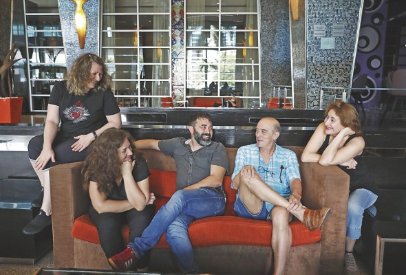 De izquierda a derecha, elenco de 'Bendita Gloria': Carmen Reiné, Susana Rosado, Jaime García y Charo Sabio. De izquierda a derecha, elenco de 'Bendita Gloria': Carmen Reiné, Susana Rosado, Jaime García y Charo Sabio.