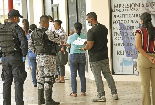 Los agentes corren mayor riesgo de contagiarse. Los agentes corren mayor riesgo de contagiarse.