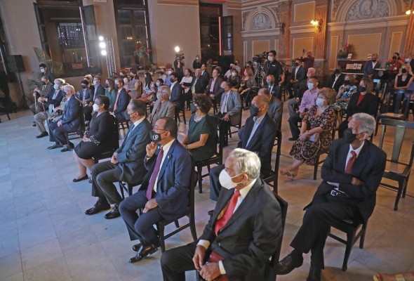 Vista de los asistentes en el Aula Máxima del IN Vista de los asistentes en el Aula Máxima del IN