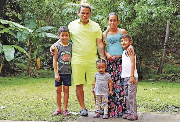 La familia Peña en un albergue en Ciudad de Panamá, donde lograron recuperarse física y emocionalmente de su travesía de diez días por el Darién. La familia Peña en un albergue en Ciudad de Panamá, donde lograron recuperarse física y emocionalmente de su travesía de diez días por el Darién.