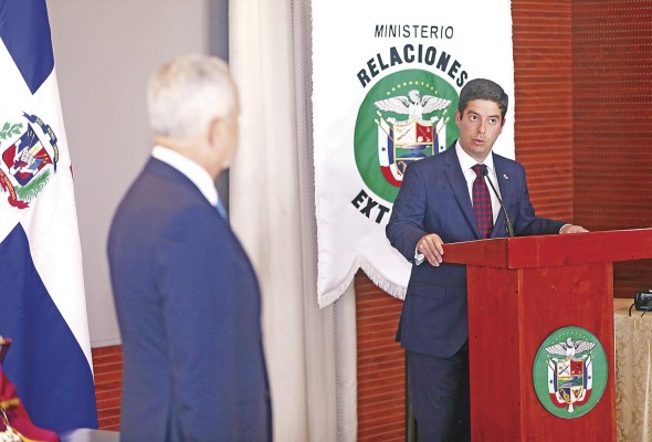 La ceremonia se realizó en la sede del Ministerio de Relaciones Exteriores. La ceremonia se realizó en la sede del Ministerio de Relaciones Exteriores.