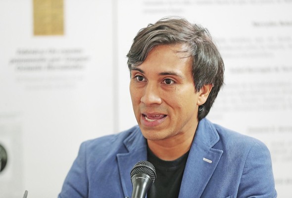 Roberto Hurtado, precandidato a diputado por la libre postulación Roberto Hurtado, precandidato a diputado por la libre postulación
