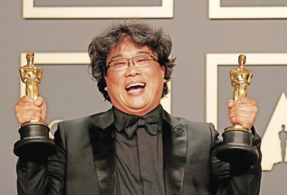 Parásitos, una película surcoreana dirigida por Bong Joon-ho, ganadora del Óscar a mejor película, nos hace sonreír viendo la historia de una familia Parásitos, una película surcoreana dirigida por Bong Joon-ho, ganadora del Óscar a mejor película, nos hace sonreír viendo la historia de una familia