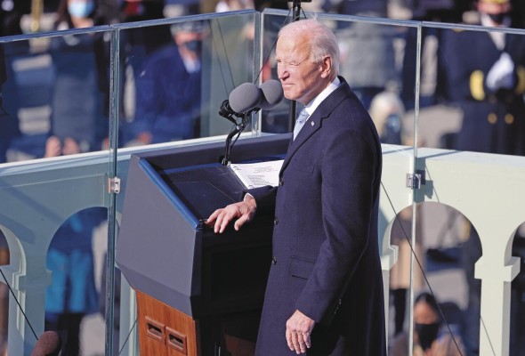 Otra propuesta importante de Biden es la U.S. Citizenship Act (Ley de ciudadanía estadounidense), que pretende ofrecer una residencia temporal a las personas con estatus de “ilegal” que vivan en Estados Unidos desde antes del 1 de enero de 2020. Otra propuesta importante de Biden es la U.S. Citizenship Act (Ley de ciudadanía estadounidense), que pretende ofrecer una residencia temporal a las personas con estatus de “ilegal” que vivan en Estados Unidos desde antes del 1 de enero de 2020.