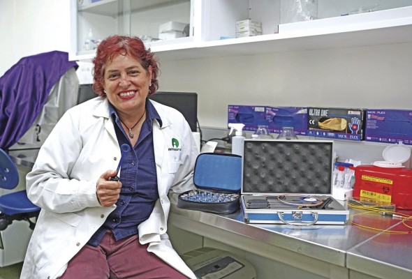 Dra. Carmenza Spadafora, coordinadora del Centro de Biología Molecular de enfermedades Dra. Carmenza Spadafora, coordinadora del Centro de Biología Molecular de enfermedades