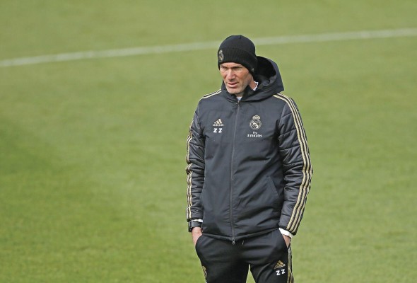 La pobreza de su juego, las evidentes carencias físicas y la inexplicable terquedad de Zidane a la hora de tomar decisiones, lo han puesto contra las cuerdas. La pobreza de su juego, las evidentes carencias físicas y la inexplicable terquedad de Zidane a la hora de tomar decisiones, lo han puesto contra las cuerdas.