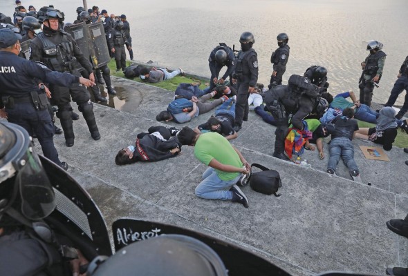 Universitarios y periodistas fueron agredidos durante la represión policial del pasado miércoles. Universitarios y periodistas fueron agredidos durante la represión policial del pasado miércoles.