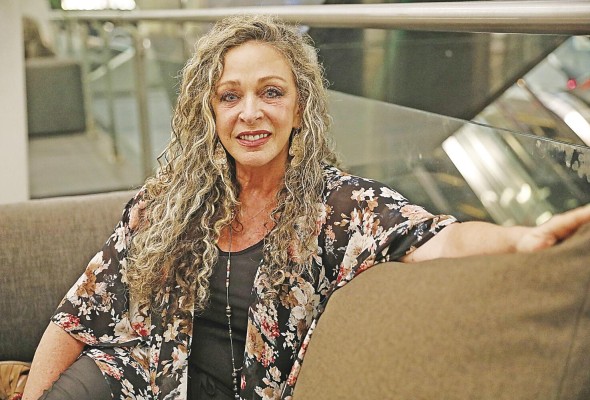 Fanny Sarfati, actriz mexicana, encarna el personaje a través del teatro documental, en este monólogo escrito por el dramaturgo Tomás Urtusástegui. Fanny Sarfati, actriz mexicana, encarna el personaje a través del teatro documental, en este monólogo escrito por el dramaturgo Tomás Urtusástegui.
