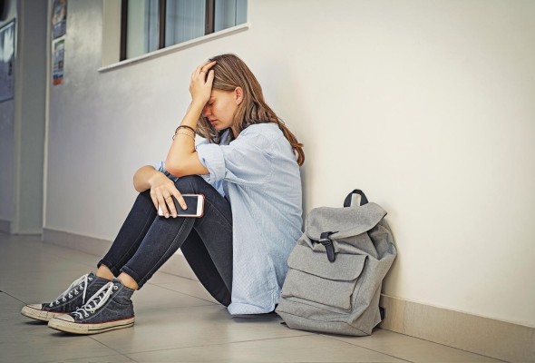 Estudios científicos demuestran que las redes sociales causan depresión, y hasta el suicidio, principalmente en adolescentes y adultos jóvenes. Estudios científicos demuestran que las redes sociales causan depresión, y hasta el suicidio, principalmente en adolescentes y adultos jóvenes.