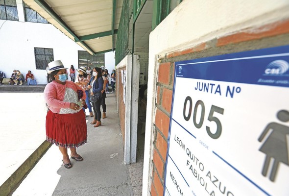 El vigorizado voto indígena de Ecuador se ha dividido para el balotaje del próximo 11 de abril, entre quienes rechazan al candidato conservador Guillermo Lasso y quienes se oponen al correísta Andrés Araúz. El vigorizado voto indígena de Ecuador se ha dividido para el balotaje del próximo 11 de abril, entre quienes rechazan al candidato conservador Guillermo Lasso y quienes se oponen al correísta Andrés Araúz.