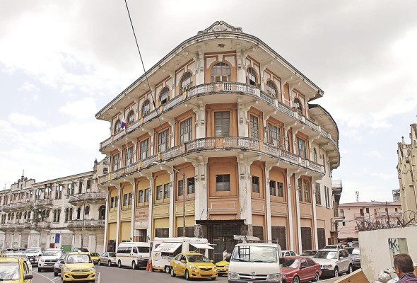 La Biblioteca Nacional de Panamá fue fundada en 1942 en un edificio propiedad de la Caja de Seguro Social donde hoy opera la biblioteca Eusebio A. Morales, administrada por el Ministerio de Educación. La Biblioteca Nacional mudó sus instalaciones en 1987 a la ubicación actual en el parque Omar. La Biblioteca Nacional de Panamá fue fundada en 1942 en un edificio propiedad de la Caja de Seguro Social donde hoy opera la biblioteca Eusebio A. Morales, administrada por el Ministerio de Educación. La Biblioteca Nacional mudó sus instalaciones en 1987 a la ubicación actual en el parque Omar.