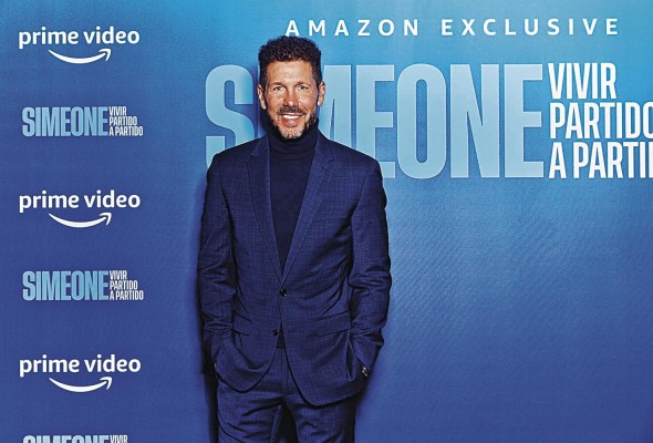 El entrenador argentino del Atlético de Madrid, Diego Simeone, a su llegada a la presentación de la docuserie 'Simeone, vivir partido a partido'. El entrenador argentino del Atlético de Madrid, Diego Simeone, a su llegada a la presentación de la docuserie 'Simeone, vivir partido a partido'.