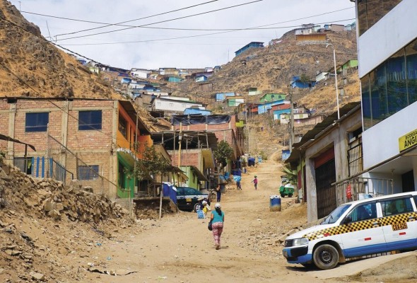 En Lima, 1.5 millones de ciudadanos no cuentan con acceso a agua potable ni alcantarillado. En Lima, 1.5 millones de ciudadanos no cuentan con acceso a agua potable ni alcantarillado.
