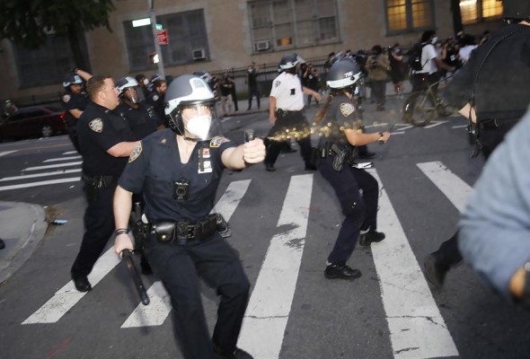 Los estallidos sociales se han dado en más de 100 ciudades del país, y aunque mayoritariamente pacíficas, también han devenido algunas en enfrentamientos violentos entre manifestantes y la Policía. Los estallidos sociales se han dado en más de 100 ciudades del país, y aunque mayoritariamente pacíficas, también han devenido algunas en enfrentamientos violentos entre manifestantes y la Policía.