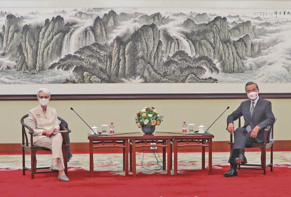 Reunión entre el ministro de Asuntos Exteriores de China, Wang Yi, y la subsecretaria de Estado de EE.UU., Wendy Sherman. Reunión entre el ministro de Asuntos Exteriores de China, Wang Yi, y la subsecretaria de Estado de EE.UU., Wendy Sherman.