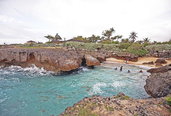 La isla de Barbados ofrece una historia enraizada en paisajes memorables. La isla de Barbados ofrece una historia enraizada en paisajes memorables.