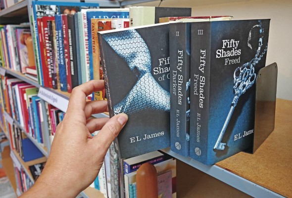 La exitosa novela 'Cincuenta sombras de Grey', de E.L. James, fue llevada al cine. La exitosa novela 'Cincuenta sombras de Grey', de E.L. James, fue llevada al cine.