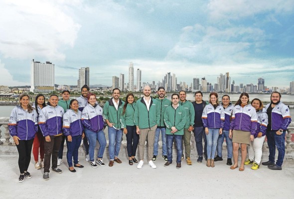 Joris van de Pavoordt junto al equipo de Yummy Joris van de Pavoordt junto al equipo de Yummy