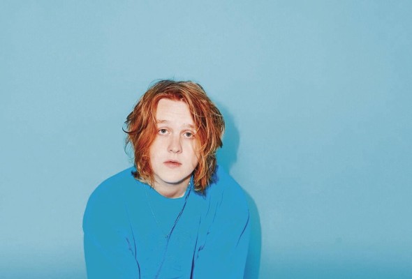 Llega un nuevo documental íntimo, ahora de Lewis Capaldi y su viaje de recuperación de salud mental y confianza. Llega un nuevo documental íntimo, ahora de Lewis Capaldi y su viaje de recuperación de salud mental y confianza.