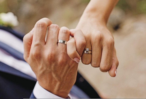 El matrimonio es una institución social que goza de reconocimiento jurídico. El matrimonio es una institución social que goza de reconocimiento jurídico.
