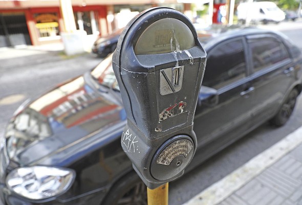 Entre las herramientas de la ciudad de Panamá para organizar los espacios para estacionarse están los parquímetros, aunque no todos funcionan. Entre las herramientas de la ciudad de Panamá para organizar los espacios para estacionarse están los parquímetros, aunque no todos funcionan.