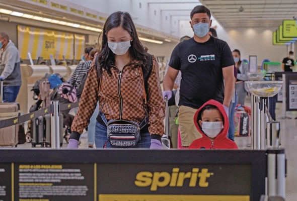 La aerolínea de bajo costo estadounidense Spirit afirma que la situación se debe a una conjunción de problemas entre los que figuran fallos en el sistema, la climatología y hasta escasez de personal. La aerolínea de bajo costo estadounidense Spirit afirma que la situación se debe a una conjunción de problemas entre los que figuran fallos en el sistema, la climatología y hasta escasez de personal.