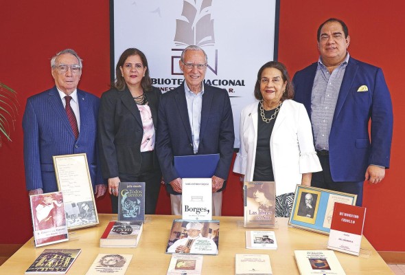 Raúl Vaccaro, Gabriela García, Ricardo Alfaro, María Magela Brenes y Fernando Gómez Arbelaez Raúl Vaccaro, Gabriela García, Ricardo Alfaro, María Magela Brenes y Fernando Gómez Arbelaez