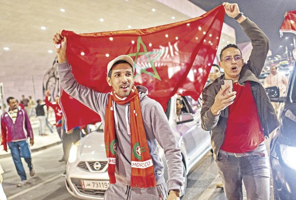 Fanáticos de la selección de Marruecos festejan en Doha, Catar. Fanáticos de la selección de Marruecos festejan en Doha, Catar.