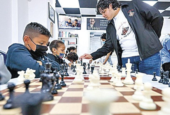 El decreto reconoce al ajedrez como una disciplina deportiva y una herramienta pedagógica en Panamá. El decreto reconoce al ajedrez como una disciplina deportiva y una herramienta pedagógica en Panamá.