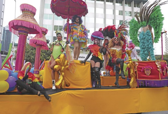 Hubo carros alegóricos y vestidos de fantasía Hubo carros alegóricos y vestidos de fantasía