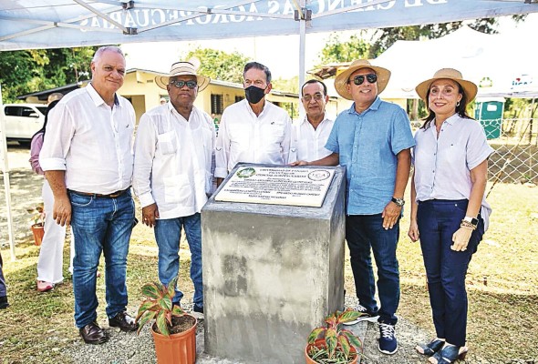 En el acto se develó una placa en memoria de Emilio González, quien dedicó su vida al sector agropecuario. En el acto se develó una placa en memoria de Emilio González, quien dedicó su vida al sector agropecuario.