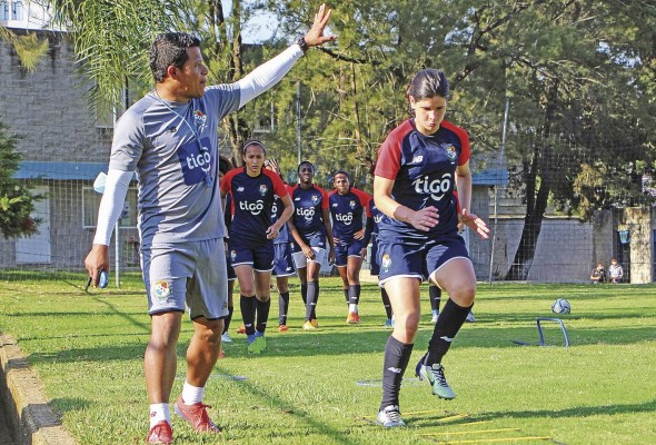 El nuevo técnico de la Selección Femenina Mayor, el mejicano Ignacio Quintana, la incluyó en su primera lista convocatoria que participó en los dos juegos amistosos ante Guatemala. El nuevo técnico de la Selección Femenina Mayor, el mejicano Ignacio Quintana, la incluyó en su primera lista convocatoria que participó en los dos juegos amistosos ante Guatemala.